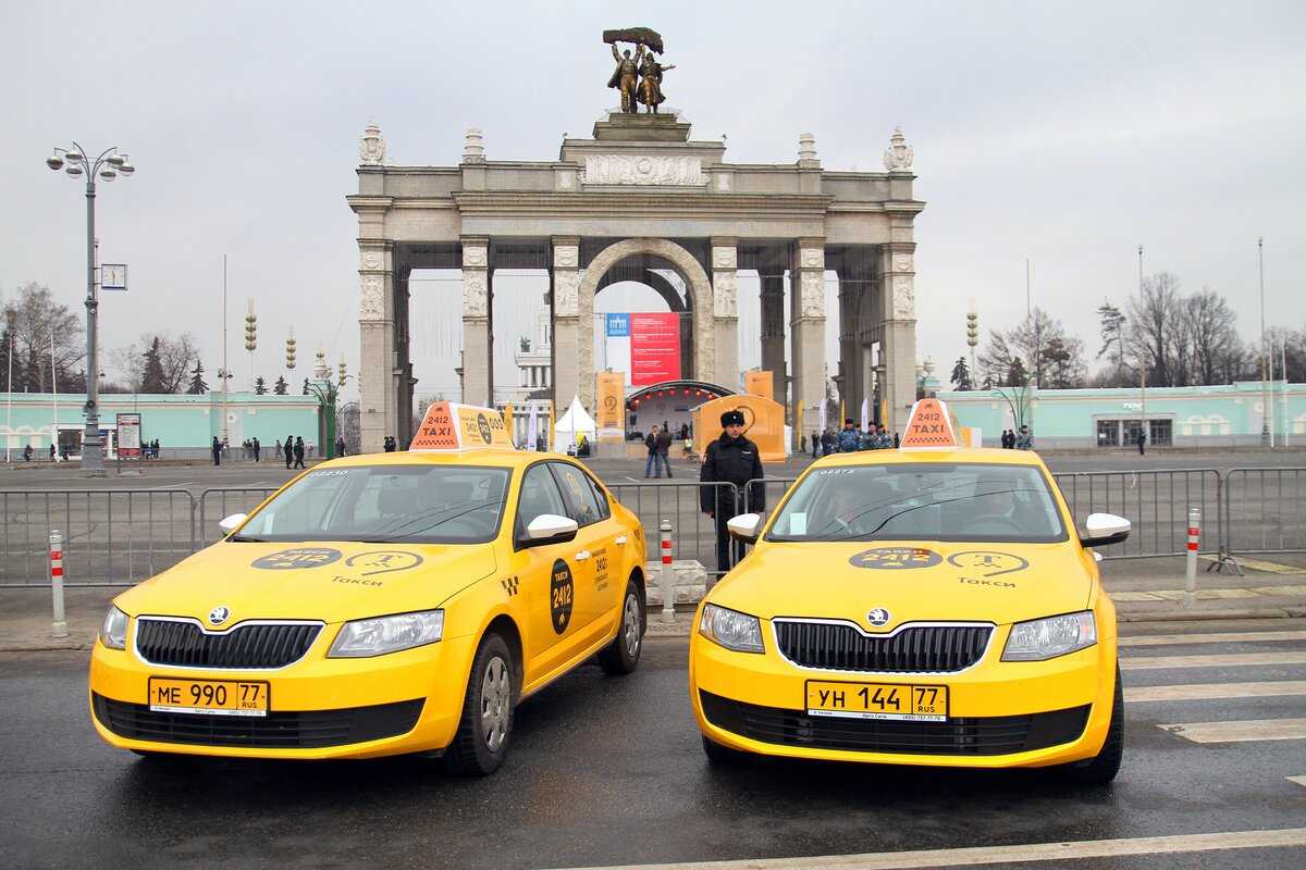 Машина "такси". Автомобиль «такси». Таха машина. Машины такси в Москве.